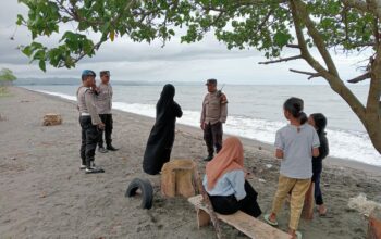 Patroli Polsek Gerung di Pantai Endok dan Golden Melon, Warga Aman