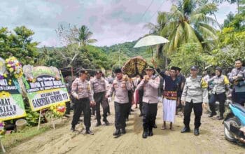 Penghormatan Terakhir untuk Bripda M. Faozan Marzuki di Lombok Barat