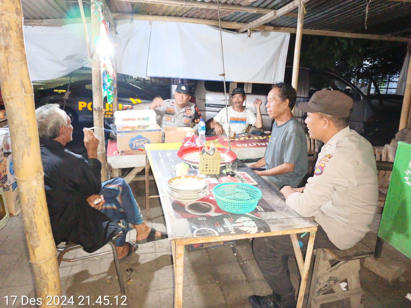 Polisi Sambangi Warga Kediri Malam Hari, Ini yang Dibahas