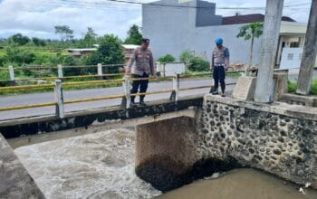 Polisi Siaga Banjir, Patroli Intensif Pantau Debit Air di Kediri