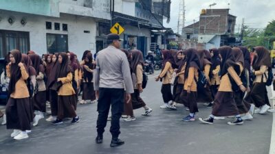 Polsek Kediri Tingkatkan Keamanan Lalu Lintas di Jam Sibuk