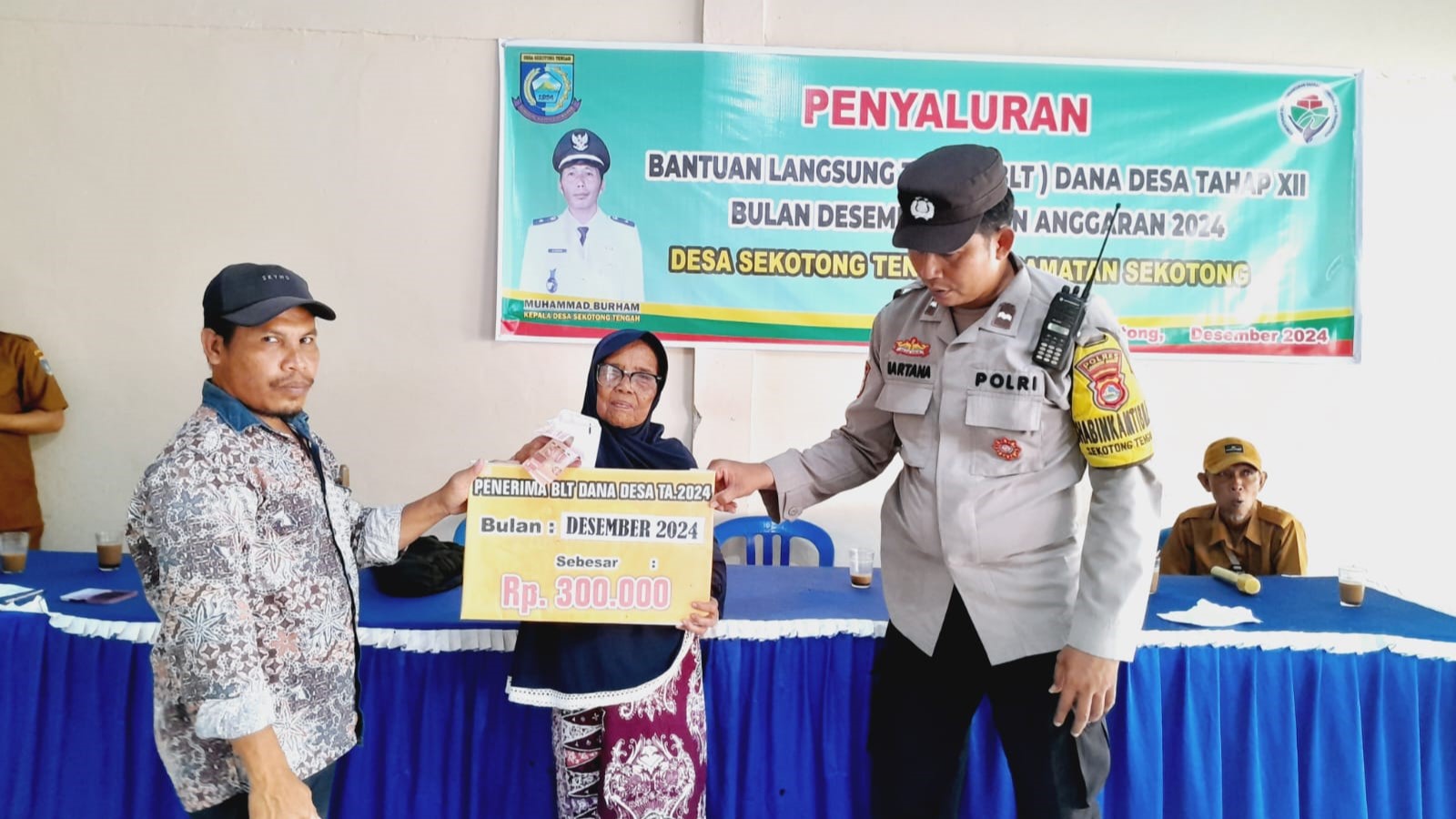 Sinergi Pemerintah dan Polisi Kawal Penyaluran BLT DD di Sekotong