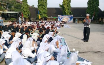 Sat Lantas Polres Loteng Sosialisasikan Aturan Lalu-lintas di Kalangan Pelajar.