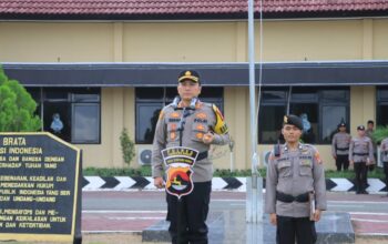 Kapolres Sumbawa Barat Pimpin Upacara Kenaikan Pangkat Personel Polri Periode 1 Januari 2025