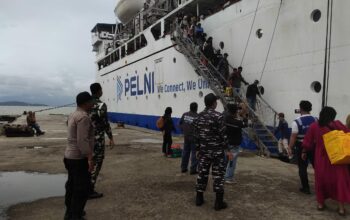 Polsek Kawasan Pelabuhan Laut Bima Amankan Proses Embarkasi dan Debarkasi Kapal KM. BINAIYA di Pelabuhan Bima