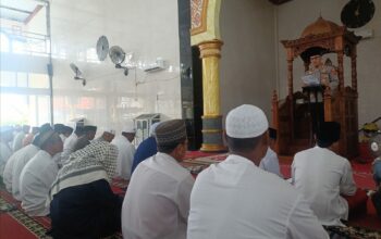 Kapolsek Utan Laksanakan Shalat Jum’at Berjamaah, Himbau Jaga Kamtibmas