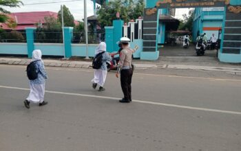 Personel Sat Lantas Polres Bima Kota Laksanakan Gatur Pagi untuk Wujudkan Kamseltibcar Lantas