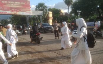 Personel Polsek Rasanae Barat Laksanakan Gatur Pagi Demi Kamseltibcar Lantas