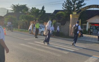 Berikan Layanan Keamanan di jalan raya, Polsek Seteluk laksanakan Strong Point