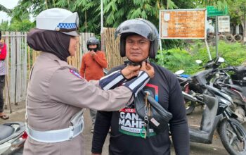 Sat Lantas Polres Bima Kota Sosialisasikan Keselamatan Berlalu Lintas di Perempatan Santi