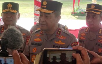 SERAH TERIMA PATAKA PEJABAT KAPOLDA NTB DARI IRJEN POL UMAR FARUQ KEPADA IRJEN POL HADI GUNAWAN