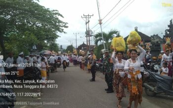 Sinergitas TNI-Polri di Desa Sukamaju Laksanakan Pengamanan Kegiatan Keagamaan di Pura Penataran Ped