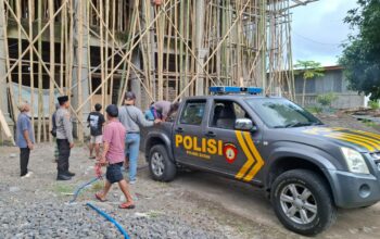 Polsek Bayan Berikan Bantuan Semen Untuk Pembangunan Masjid