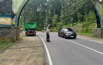 Sat Lantas Polres Lombok Utara Laksanakan Strong Point dan Himbau Pengendara Tertib Berlalu Lintas