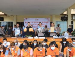 Polres Loteng Amankan 25 Orang Saat Penindakan Kampung Rawan Narkoba di Praya Timur.