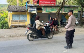 Polres Loteng Rutin Laksanakan Gatur Lalin Pada Pagi Hari