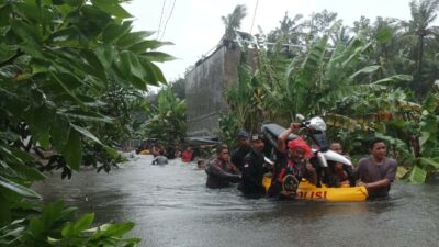 Luapan Sungai Sebabkan Banjir di Lombok Barat, Evakuasi Warga Berlangsung Lancar