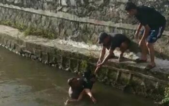 Bripka Dahlan Selamatkan Nyawa Bocah dari Maut Sungai Cipayung