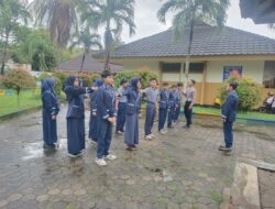 Polisi Edukasi Keselamatan Lalu Lintas di SMPN 1 Lembar