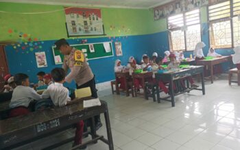 Polsek Kediri Kawal Program Makanan Bergizi Gratis di SDN 2 Ombe