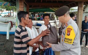 Patroli Cooling System Ditsamapta Polda NTB Sisir Pantai Penghulu Agung