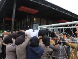 Polres Bima Kota Gelar Psikologi Healing bagi Seluruh Personel di Pantai Lawata