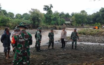 Tim Gabungan Bersama Warga Masih Melakukan Pencarian 6 Korban Banjir Bandang Wera Bima