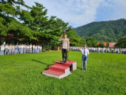 Pembina Upacara di SMKN 1 Maluk, Kapolsek Maluk Ajak Siswa Jauhi Kenakalan Remaja