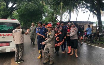 Tim Gabungan Evakuasi Warga Terseret Arus Sungai di Kecamatan Rhee Sumbawa