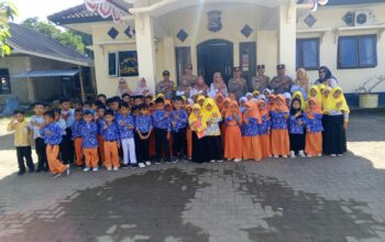 Polsek Jereweh Terima Kunjungan TK Negeri 1 Jereweh dalam tema “Mengenal Tugas Polri pada Pendidikan Anak Usia Dini”