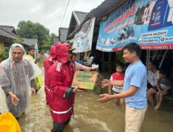 Kapolres Sumbawa Barat Turun Langsung Tinjau Banjir dan Berikan Bantuan Kepada Warga Terdampak