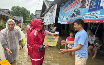 Kapolres Sumbawa Barat Turun Langsung Tinjau Banjir dan Berikan Bantuan Kepada Warga Terdampak