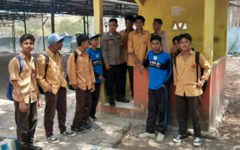 Bhabinkamtibmas Desa Daha Berikan Himbauan kepada Siswa SMK Negeri 1 Hu’u