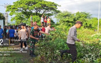 Sinergitas TNI-Polri dan Pemerintah Sumbawa Bersinergi Bersama Masyarakat dalam Gotong Royong Membersihkan TPU Gunung Setia