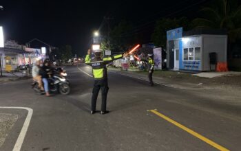 Sat Lantas Laksanakan Patroli Blue light dan Pengaturan Lalu Lintas