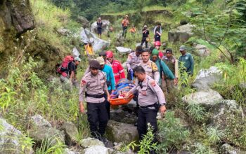 Polres Klaten Evakuasi Mahasiswa yang Terperosok di Jurang Gunung Merapi