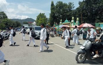 Polsek Rasanae Barat Laksanakan Giat Rawan Siang di Depan MTSN 1 Kota Bima