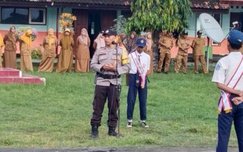 Personel Polsek Jajaran Polres Sumbawa Jadi Pembina Upacara di Sekolah, Berikan Himbauan Kamtibmas