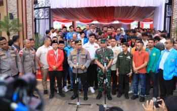 Kapolri dan Panglima TNI Buka Kegiatan Baksos Presisi : Pastikan Kebutuhan Pokok Terjaga Selama Ramadan