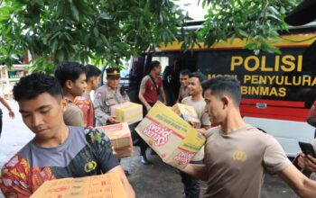 Polres Loteng Berikan Bansos dan Layanan Kesehatan bagi Warga Terdampak Banjir di Pujut.