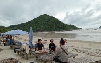 Polres Lombok Tengah Ajak Pelaku Wisata Jaga Keamanan bagi Pengunjung Pantai Selong Belanak.