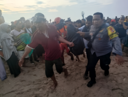 Polres Loteng Bersama Basarnas Evakuasi Mayat di Pantai Are Guling.