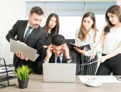 10 Tanda Kamu Terjebak di Lingkungan Toxic, Nomor 5 Bikin Ngeri!