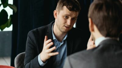 Jangan Kepo! Ini Cara Elegan Menolak Pertanyaan Pribadi