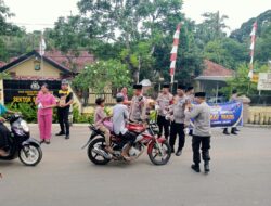 Polsek Sekotong Berbagi Takjil, Wujud Kepedulian di Bulan Ramadhan