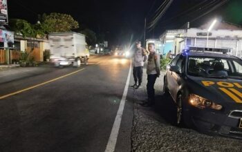 Patroli Pemukiman Polres Lombok Tengah Cegah Aksi Kriminalitas pada Malam Hari Saat Ramadan.