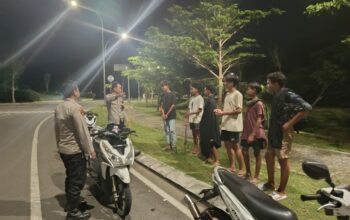 Patroli Fajar Humanis Polres Loteng Imbau Pemuda Tidak Lakukan Perang Petasan.