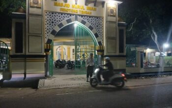 Jamin Kenyamanan Jamaah, Polsek Sekotong Kawal Tarawih Hingga Usai