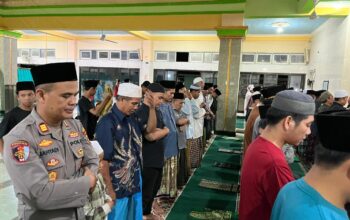 Ramadhan Penuh Berkah, Polsek Kediri Laksanakan Tarawih Keliling