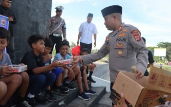 Bakti Polres Lombok Barat: Berbagi Ta’jil, Pererat Silaturahmi